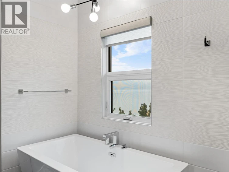 3596 Arrowroot Drive, Kelowna, BC, V1V 3G2 - 29