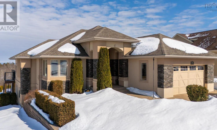 31 Falcon Drive
