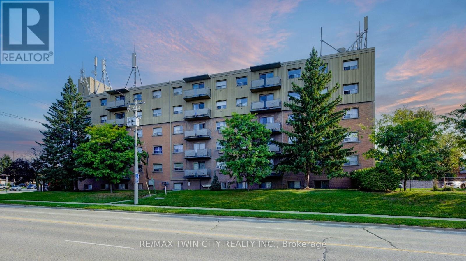 201-283 Fairway Road N, Kitchener, ON, N2A 2P1