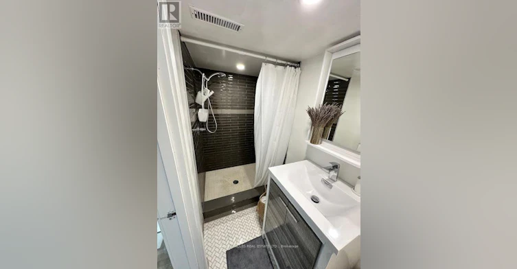 LOWER-115 Northcliffe Boulevard, Toronto, ON, M6E 3K5 - 9