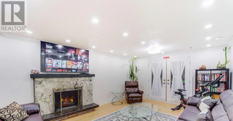 946 Mcbride Avenue, Mississauga, ON, L5C 1L6 - 2