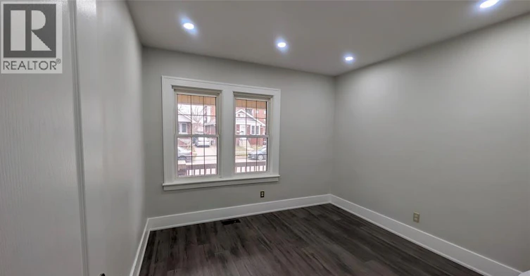 UPPER-3243 Millen Street, Windsor, ON, N9C 1T1 - 3