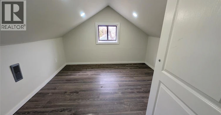 UPPER-3243 Millen Street, Windsor, ON, N9C 1T1 - 10
