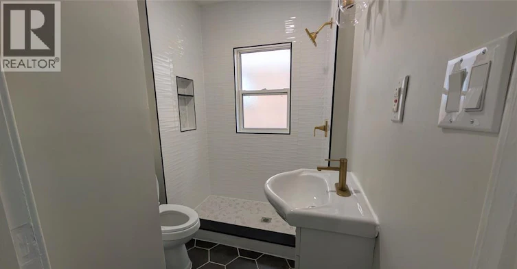 UPPER-3243 Millen Street, Windsor, ON, N9C 1T1 - 4