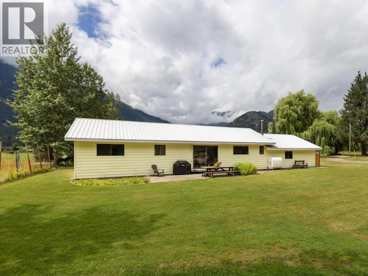 8988B Pemberton Meadows Road, Pemberton, BC, V0N 2L2 - 17