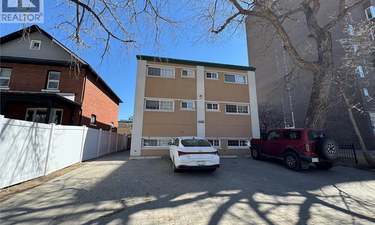 2A-2125 Lorne Street