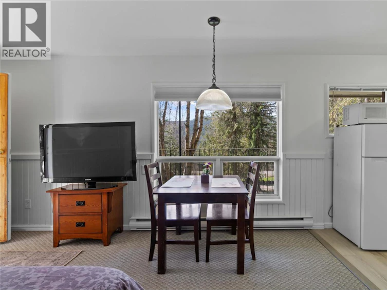 8361 Ladner Road, Vernon, BC, V1B 3M8 - 60