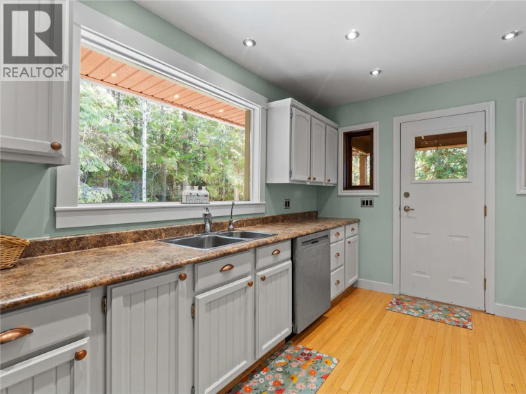 8361 Ladner Road, Vernon, BC, V1B 3M8 - 8