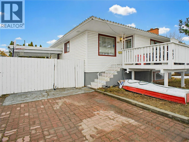 682 Alberni Avenue, Kamloops, BC, V2B 1T1 - 2