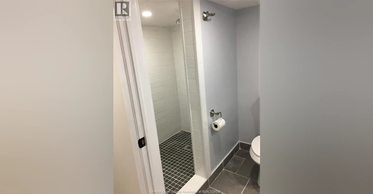 LOWER-1153 Elsmere Avenue, Windsor, ON, N9A 2B1 - 4