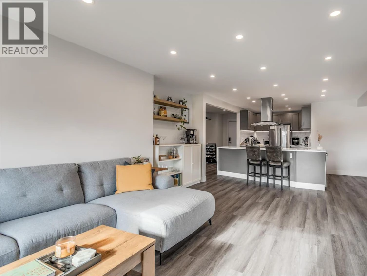 305-1075 Bernard Avenue, Kelowna, BC, V1Y 6P7 - 3