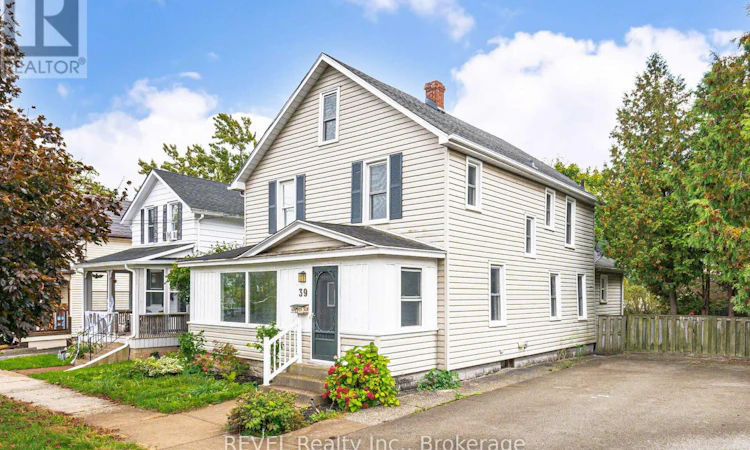 39 Phipps Street