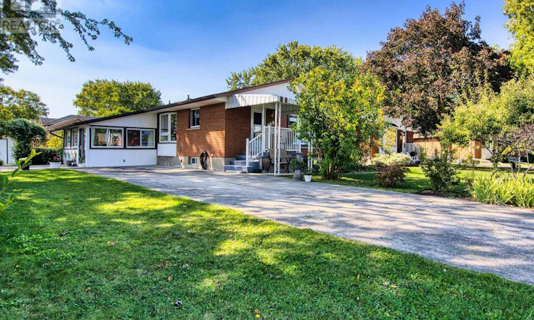 4095 Montcalm Crescent