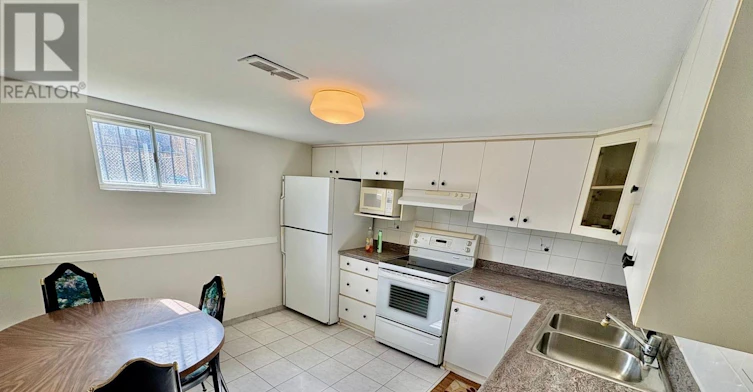 97 Travistock Road, Toronto, ON, M3M 2P1 - 8