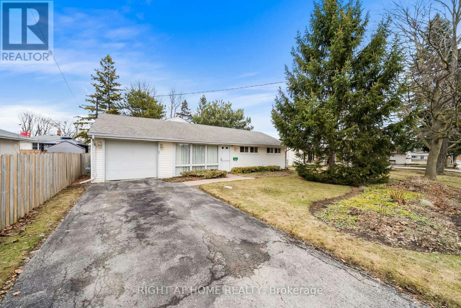 1002 Dunlop Street, Whitby, ON, L1N 1T3