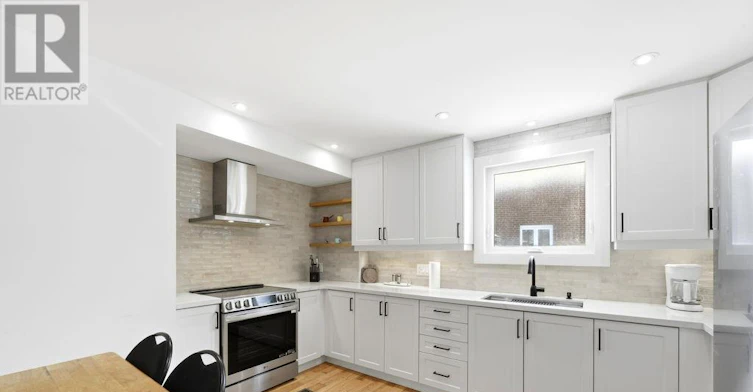 170 Harrison Drive, Newmarket, ON, L3Y 6B9 - 3