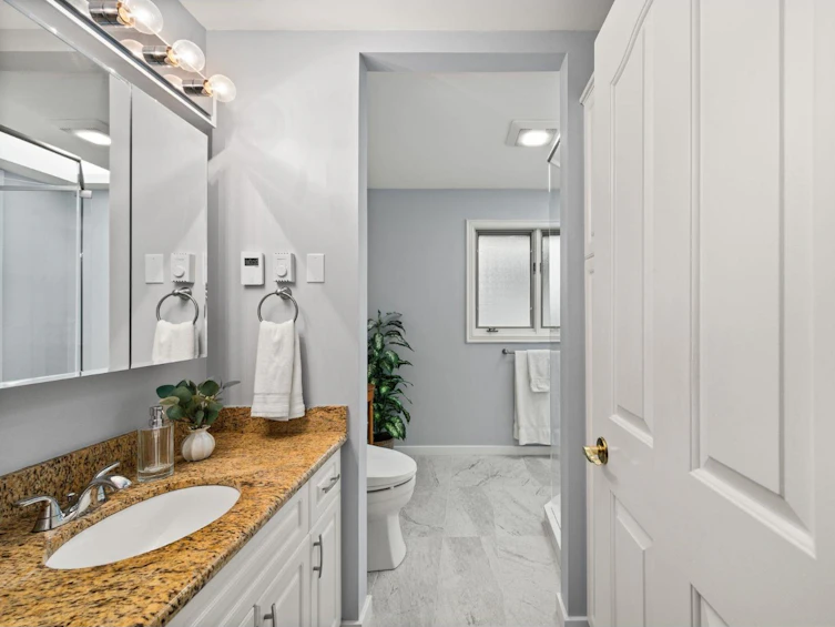 12334 56 Avenue, Surrey, BC, V3X 2X2 - 11