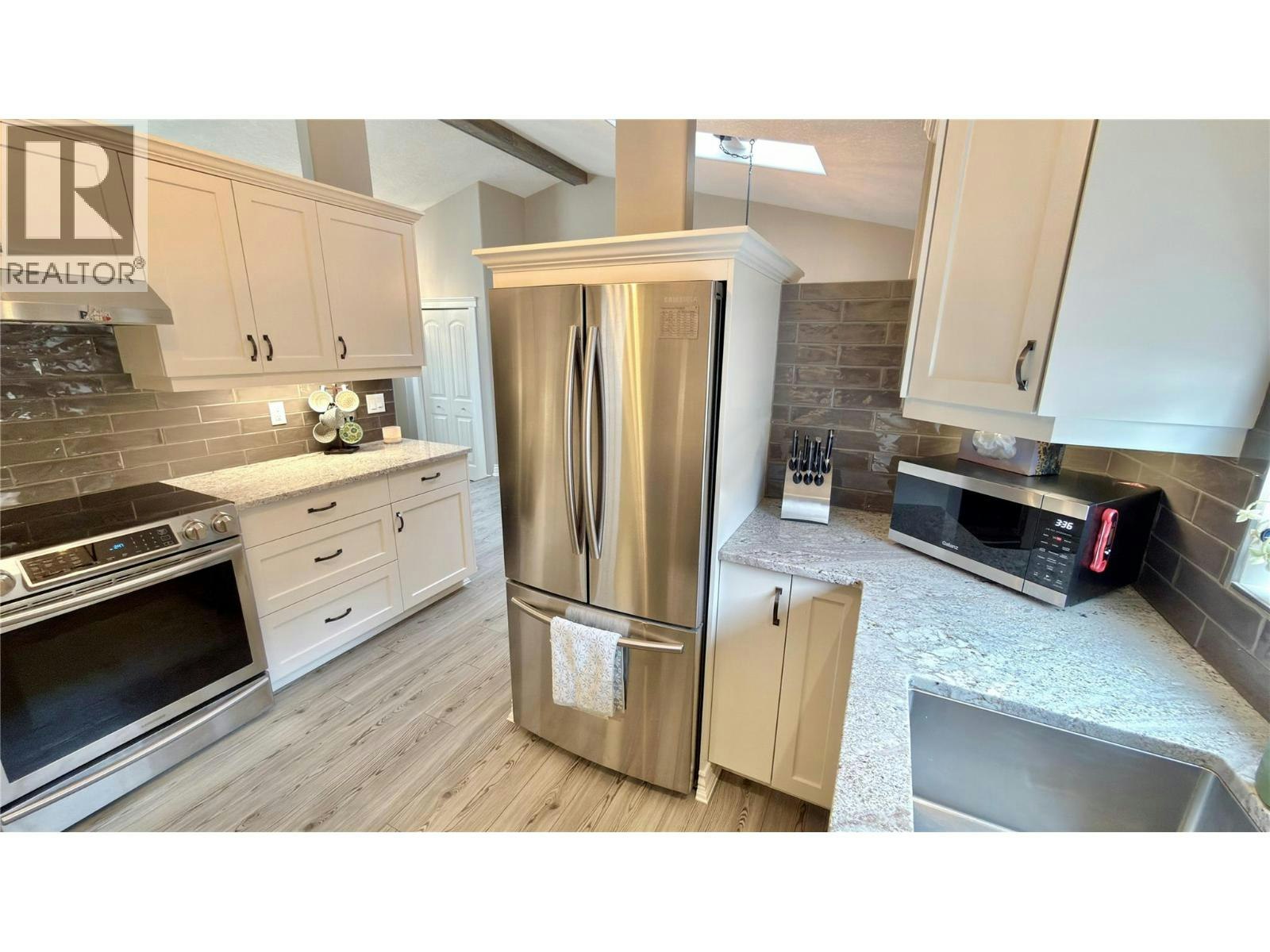 611 Gertrude Street, Midway, BC, V0H 1M0 - 24