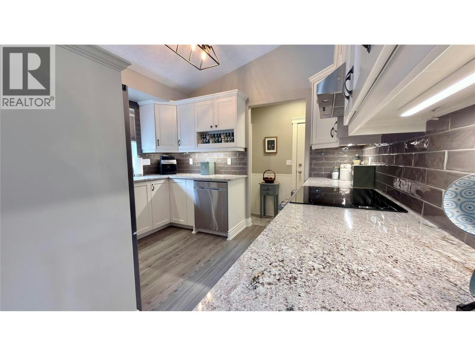 611 Gertrude Street, Midway, BC, V0H 1M0 - 22