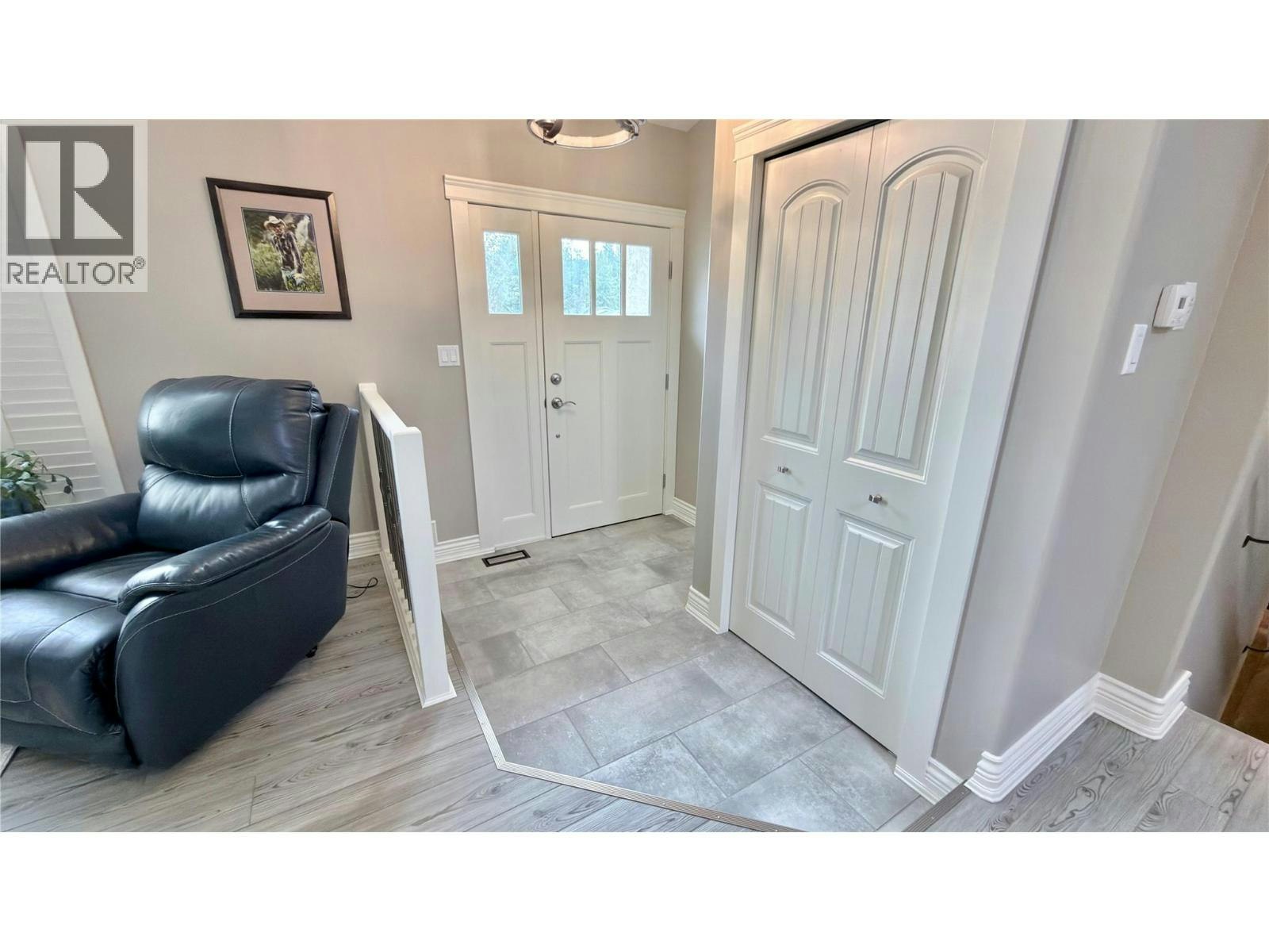 611 Gertrude Street, Midway, BC, V0H 1M0 - 12