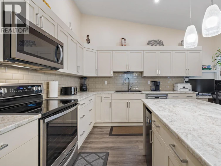 8-1873 Parkview Crescent, Kelowna, BC, V1X 7G7 - 4