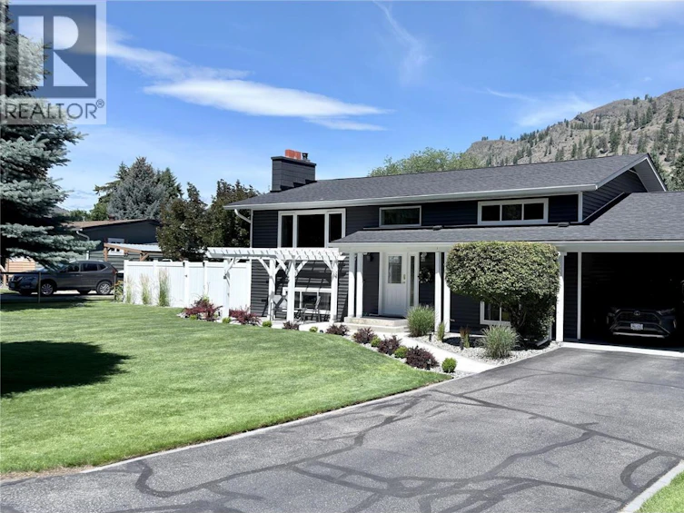 461 Eighth Avenue, Midway, BC, V0H 1M0 - 2