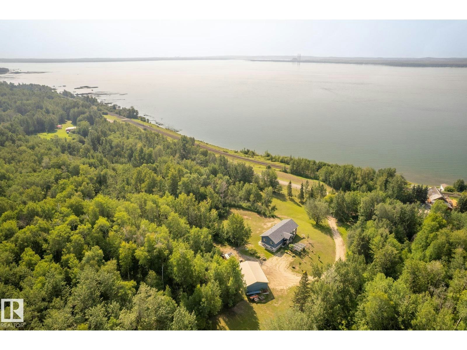 4518 Lakeshore Road, Rural Parkland County, AB, T0E 2K0