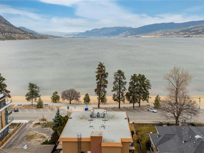 203-578 Lakeshore Drive - 3