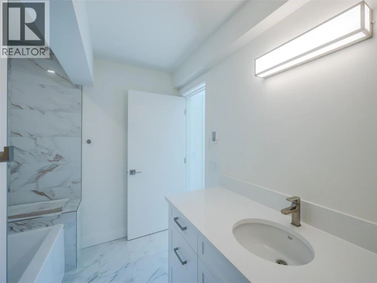 203-578 Lakeshore Drive, Penticton, BC, V2A 1B9 - 11