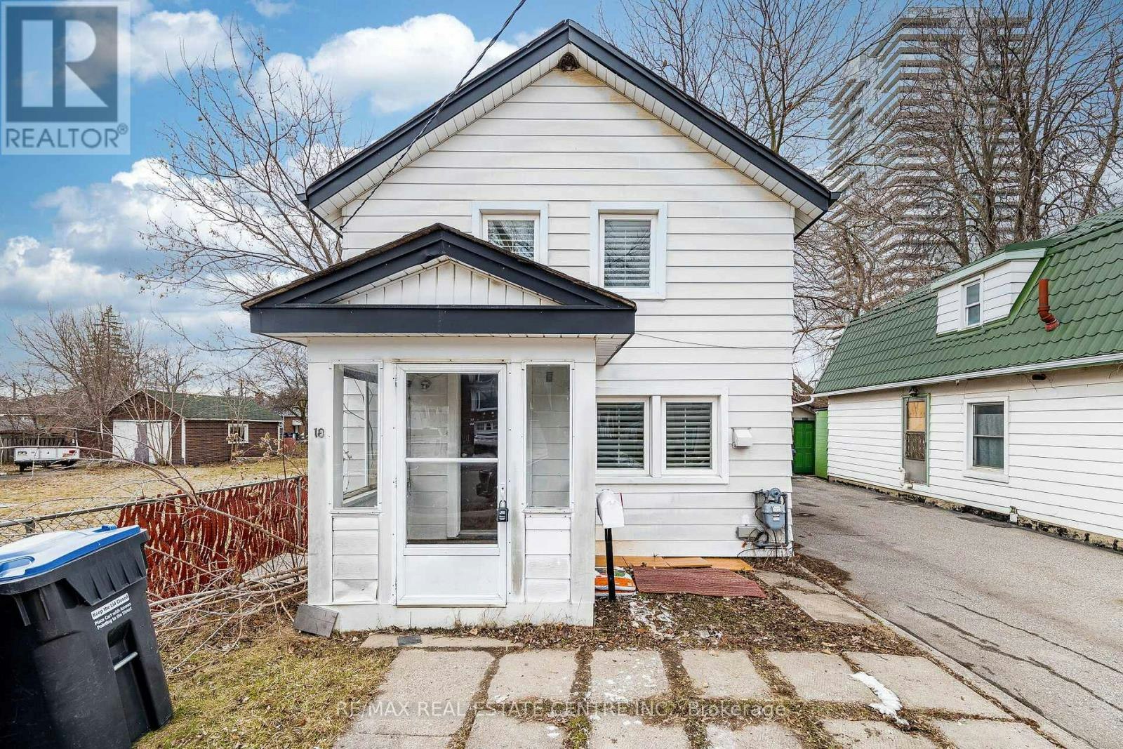 18 Hillcrest Avenue, Brampton, ON, L6W 1Y8