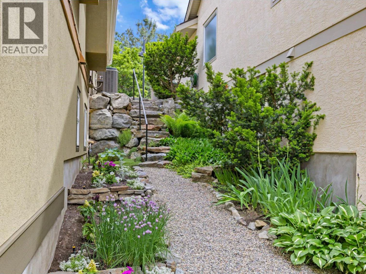 4158 S Gallaghers Forest, Kelowna, BC, V1W 5E4 - 39
