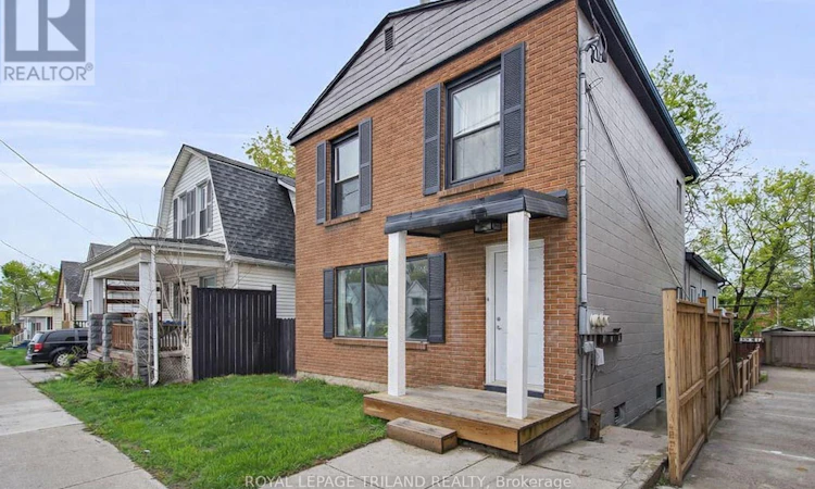 18-5 Adelaide Street S