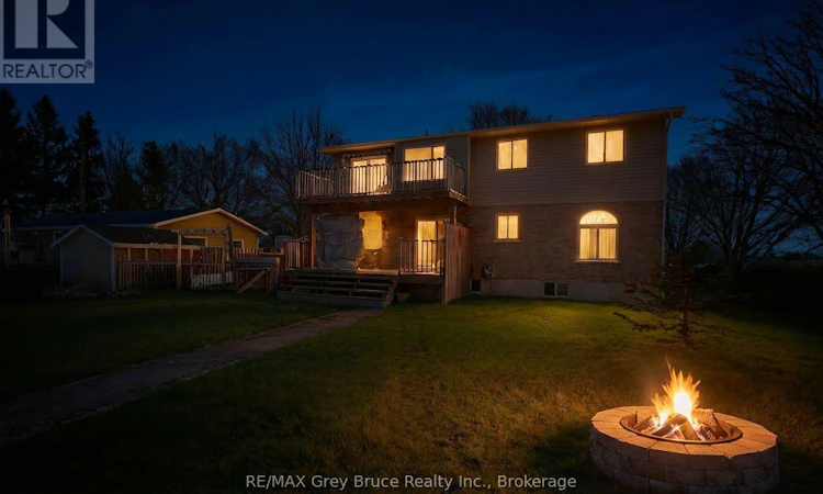 102 Mary Avenue W