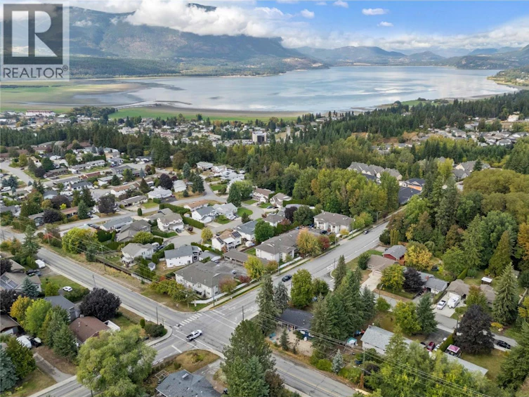 2030 NE 1 Avenue, Salmon Arm, BC, V1E 1Z4 - 10