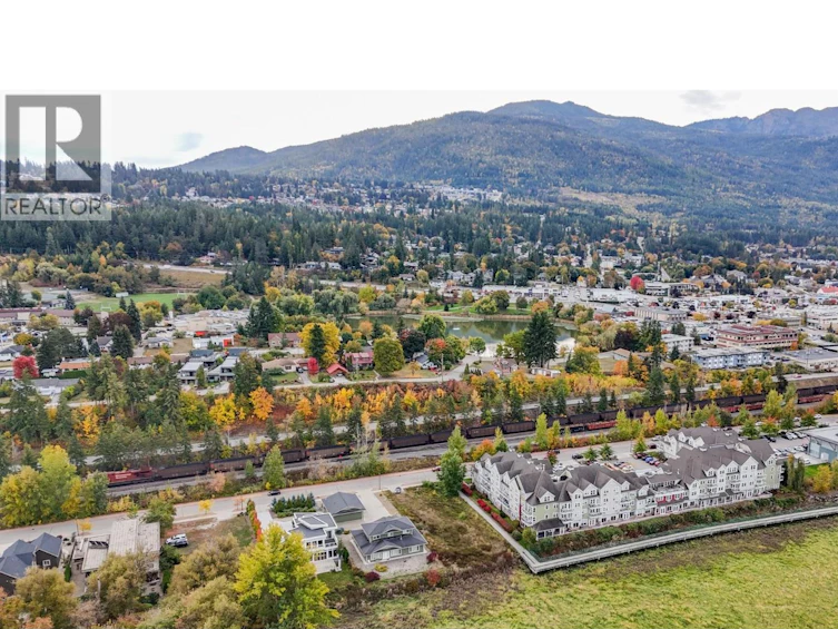 721 NE Harbourfront Drive, Salmon Arm, BC, V1E 3L4 - 11