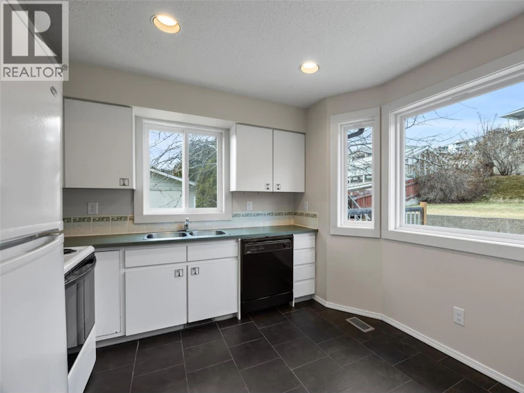 1748 North River Drive, Kamloops, BC, V2B 7N7 - 14