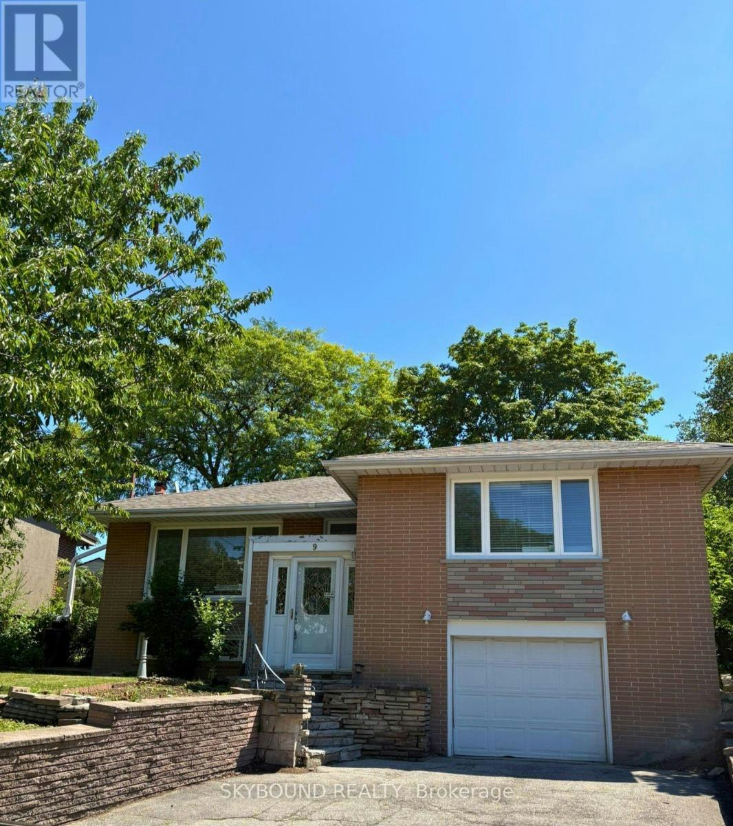 9 Caronport Crescent, Toronto, ON, M3A 1G9