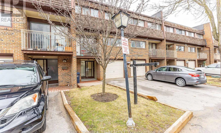 2-90 Castlebury Crescent