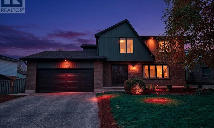 123 Hillsmount Crescent