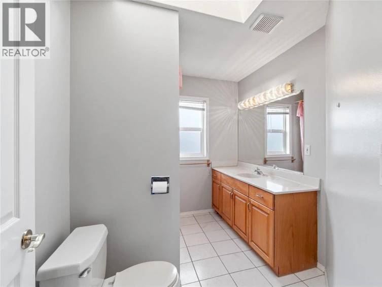 1120 14th Street, Kamloops, BC, V2B 8K7 - 38