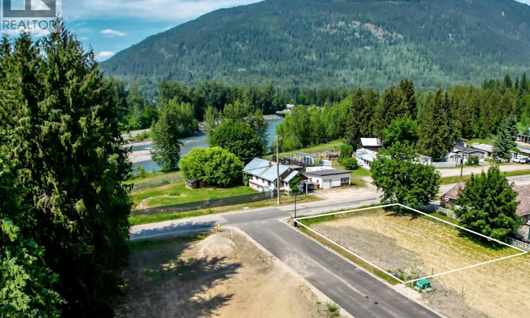 2 Lot SL 1-1445 Illecillewaet Road