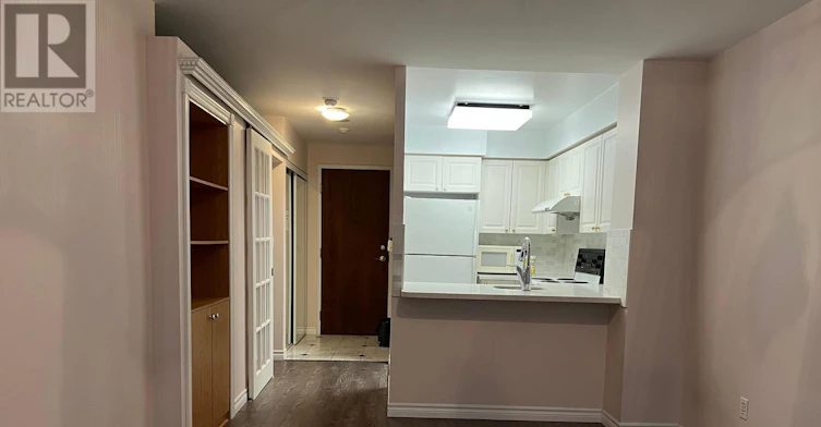 103-8 Pemberton Avenue, Toronto, ON, M2M 4K8 - 2