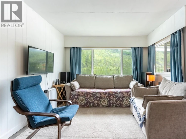 2526 Loon Lake Road, Loon Lake, BC, V0K 1H1 - 15