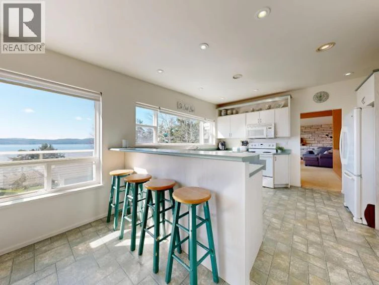 7110 Westminster Street, Powell River, BC, V8A 1C6 - 7