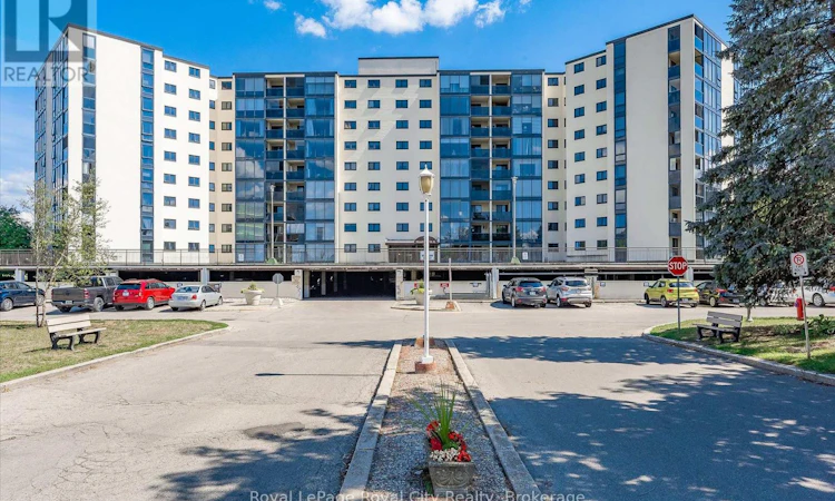 703-19 Woodlawn Road E
