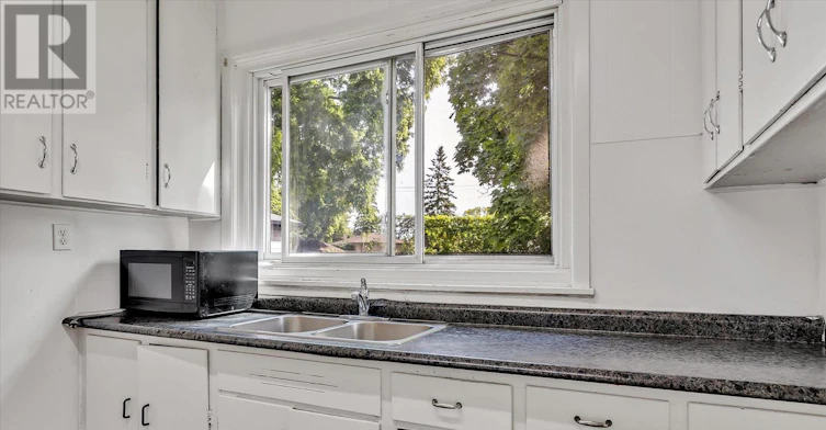 878 Chemong Road, Peterborough, ON, K9H 5Z8 - 11