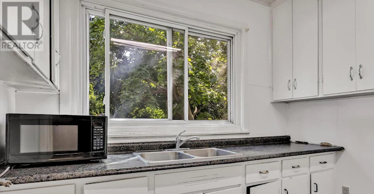 878 Chemong Road, Peterborough, ON, K9H 5Z8 - 12