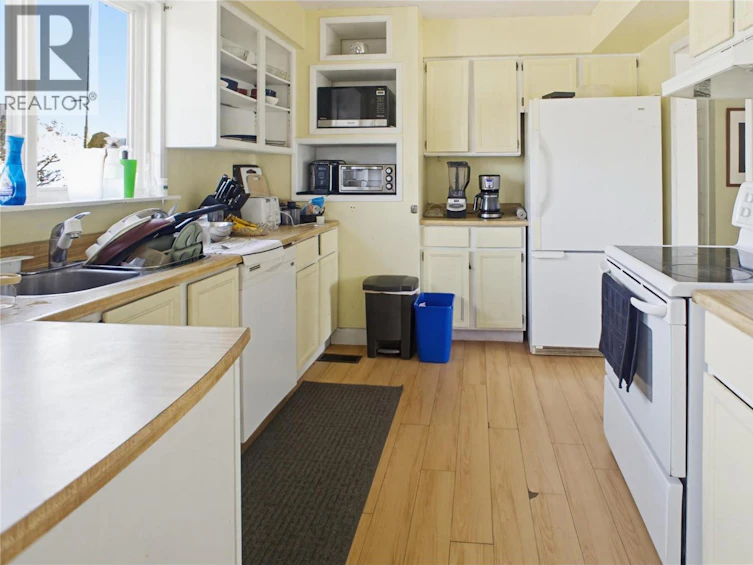 1942 Fleetwood Avenue, Kamloops, BC, V2B 4S4 - 2