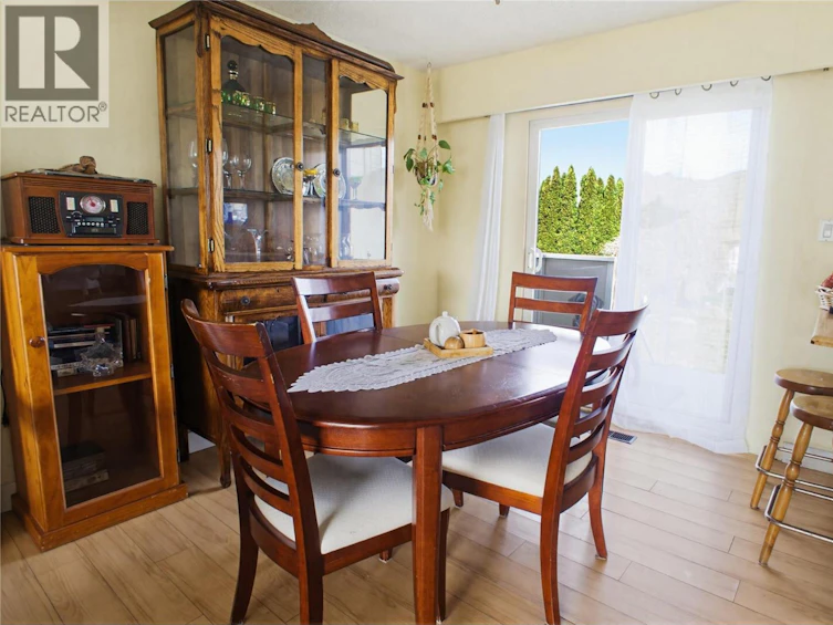 1942 Fleetwood Avenue, Kamloops, BC, V2B 4S4 - 3