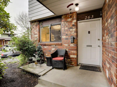 263-7493 140 Street - 2